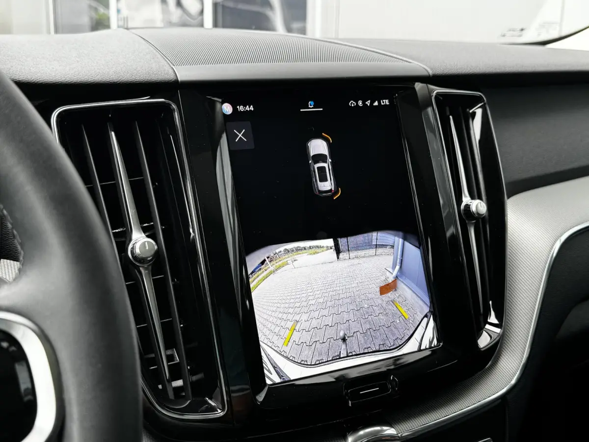2.0 T6 Plug-in hybrid AWD Plus Dark 349 PK | Long range | Trekhaak | Panorama | Vol Leder | 21 Inch | 2 fase laden | Verwarmingspakket