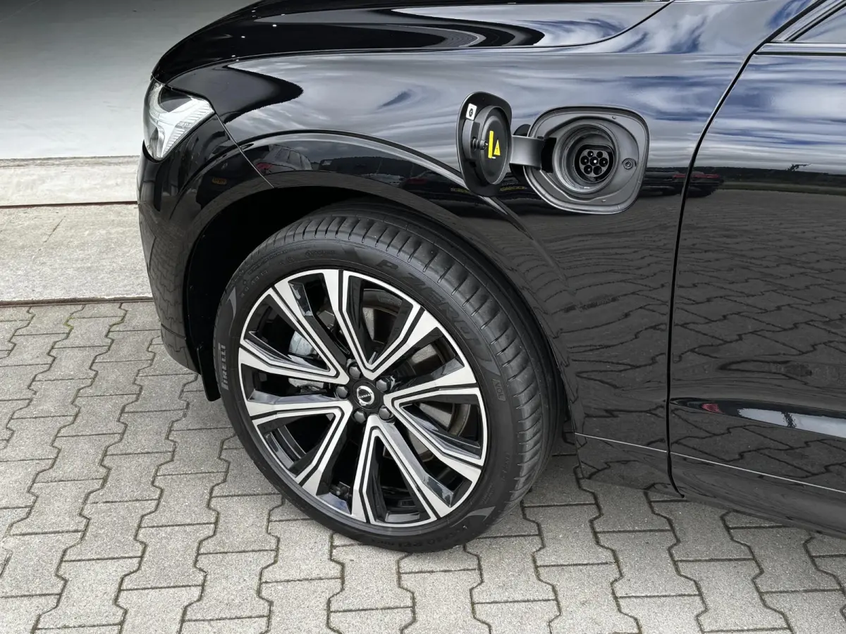 2.0 T6 Plug-in hybrid AWD Plus Dark 349 PK | Long range | Trekhaak | Panorama | Vol Leder | 21 Inch | 2 fase laden | Verwarmingspakket