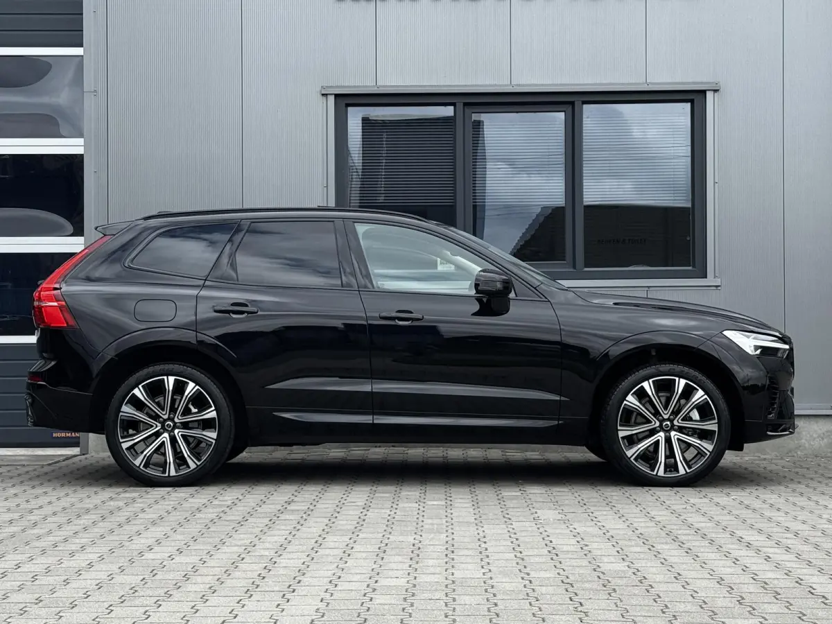2.0 T6 Plug-in hybrid AWD Plus Dark 349 PK | Long range | Trekhaak | Panorama | Vol Leder | 21 Inch | 2 fase laden | Verwarmingspakket