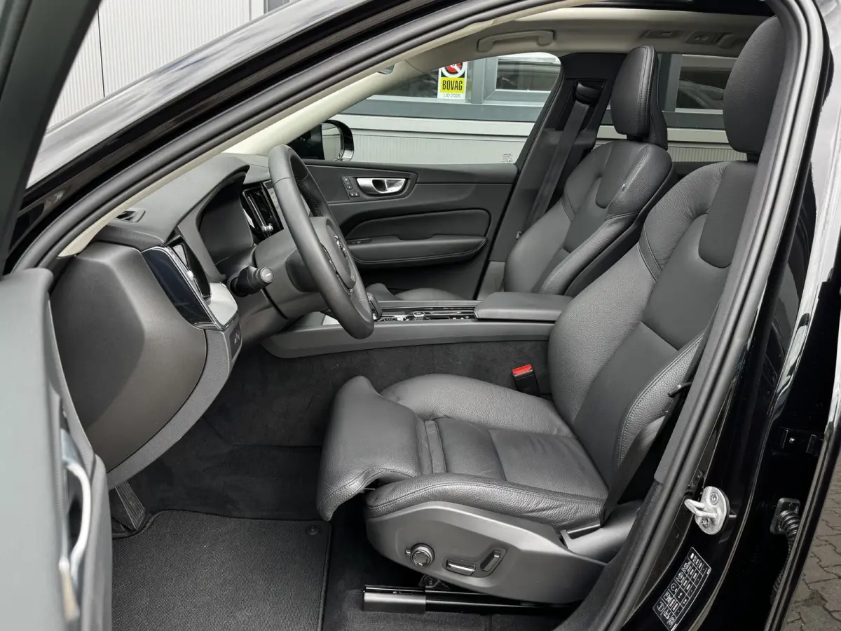 2.0 T6 Plug-in hybrid AWD Plus Dark 349 PK | Long range | Trekhaak | Panorama | Vol Leder | 21 Inch | 2 fase laden | Verwarmingspakket