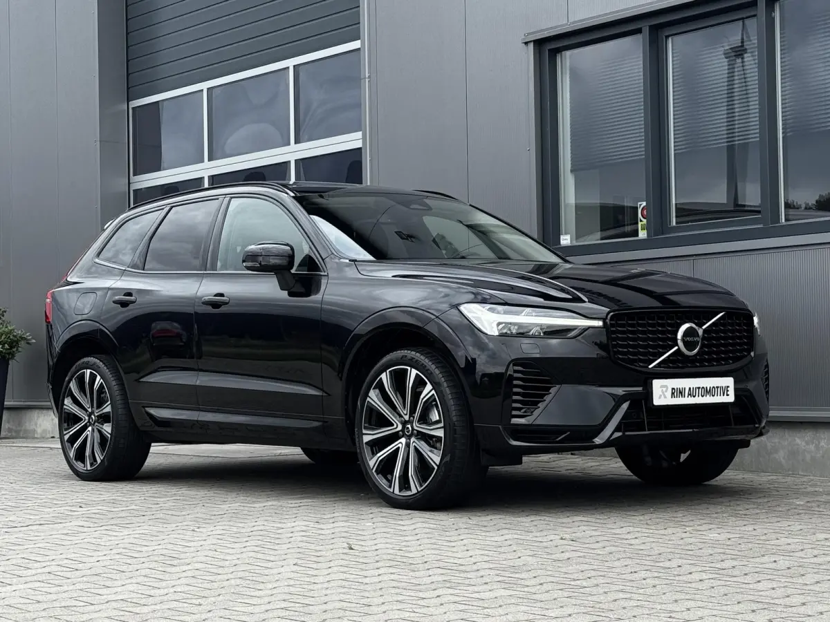 2.0 T6 Plug-in hybrid AWD Plus Dark 349 PK | Long range | Trekhaak | Panorama | Vol Leder | 21 Inch | 2 fase laden | Verwarmingspakket