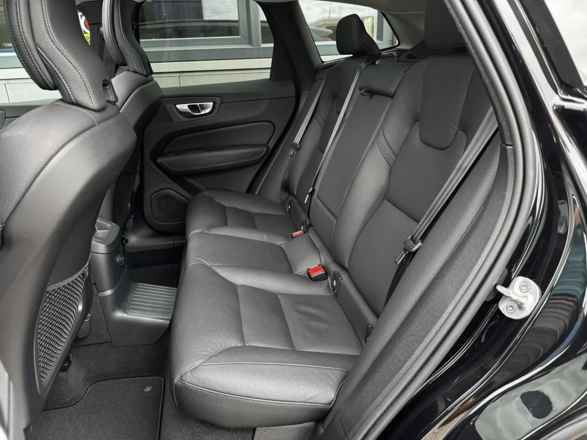 2.0 T6 Plug-in hybrid AWD Plus Dark 349 PK | Long range | Trekhaak | Panorama | Vol Leder | 21 Inch | 2 fase laden | Verwarmingspakket
