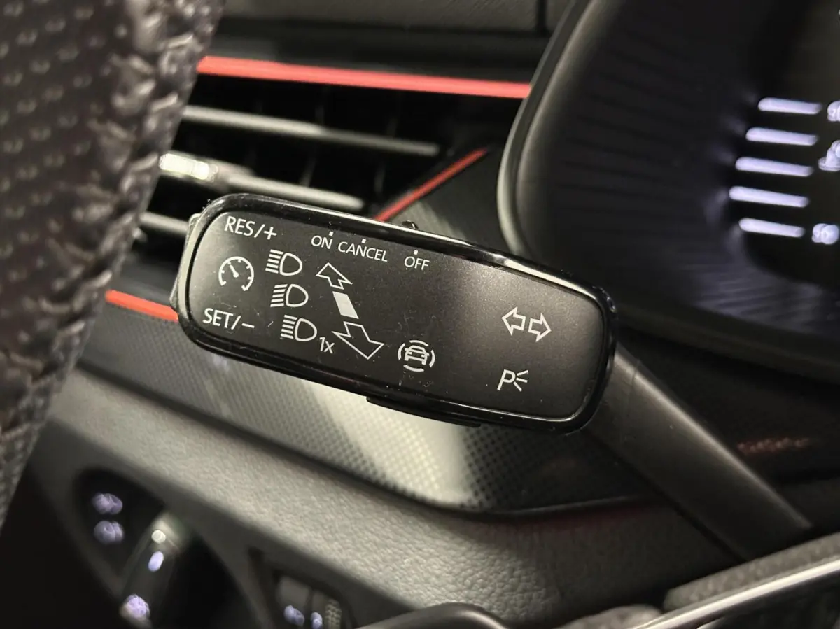 1.0 TSI Sport Business|Lane Assist|Virtual Cockpit|Carplay