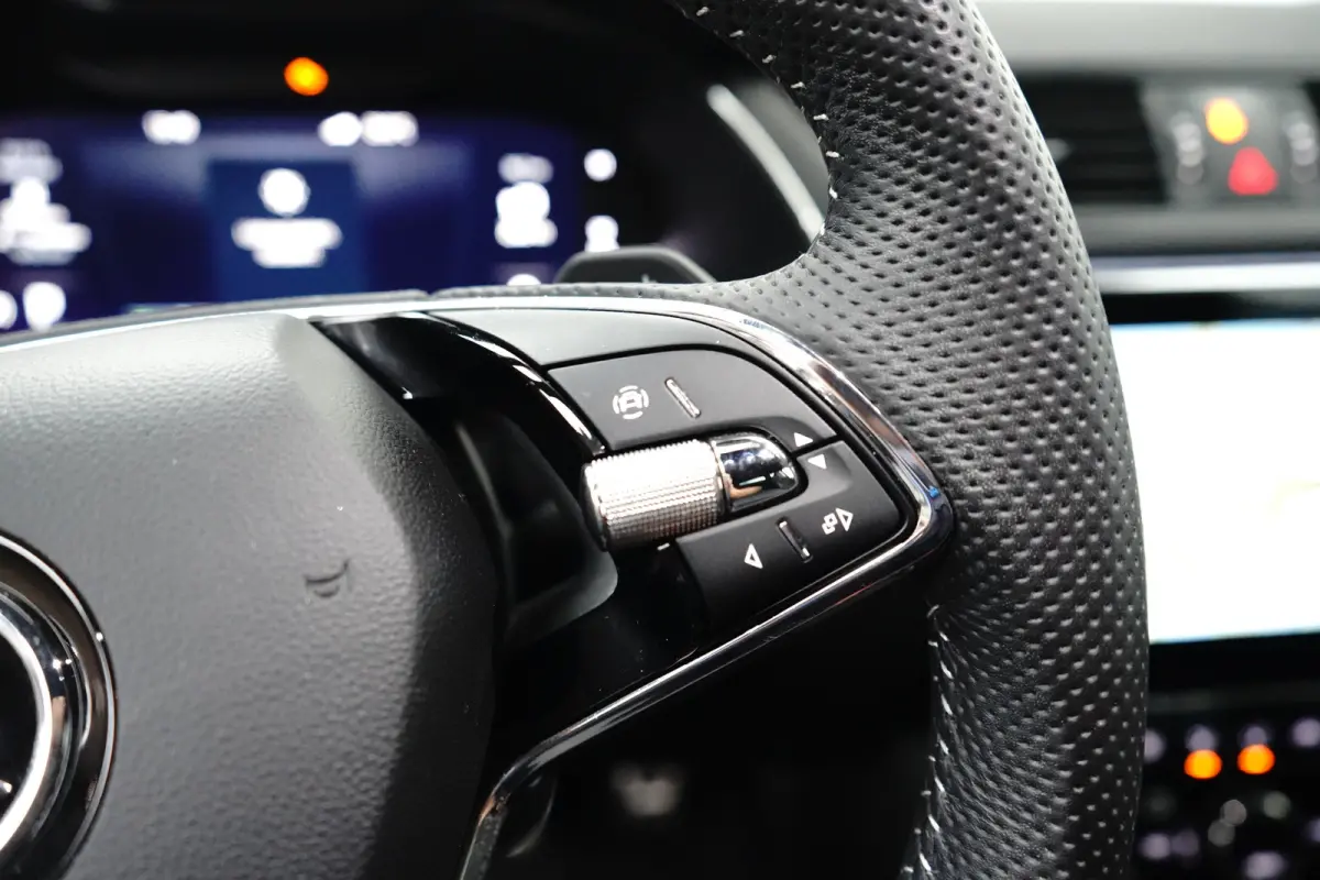 1.4 IV Sportline 204 pk 6-DSG | Achteruitrijcamera | Elektrische Stoelen | Apple Carplay |
