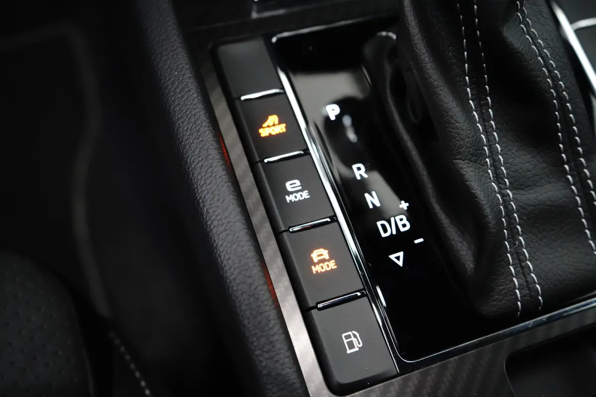 1.4 IV Sportline 204 pk 6-DSG | Achteruitrijcamera | Elektrische Stoelen | Apple Carplay |