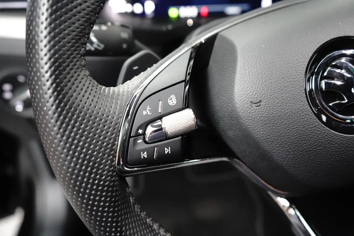 1.4 IV Sportline 204 pk 6-DSG | Achteruitrijcamera | Elektrische Stoelen | Apple Carplay |