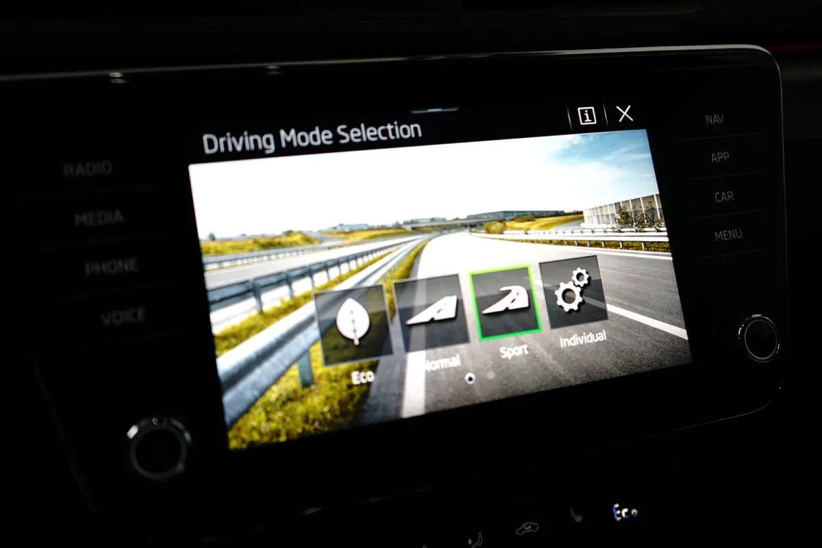 1.4 IV Sportline 204 pk 6-DSG | Achteruitrijcamera | Elektrische Stoelen | Apple Carplay |