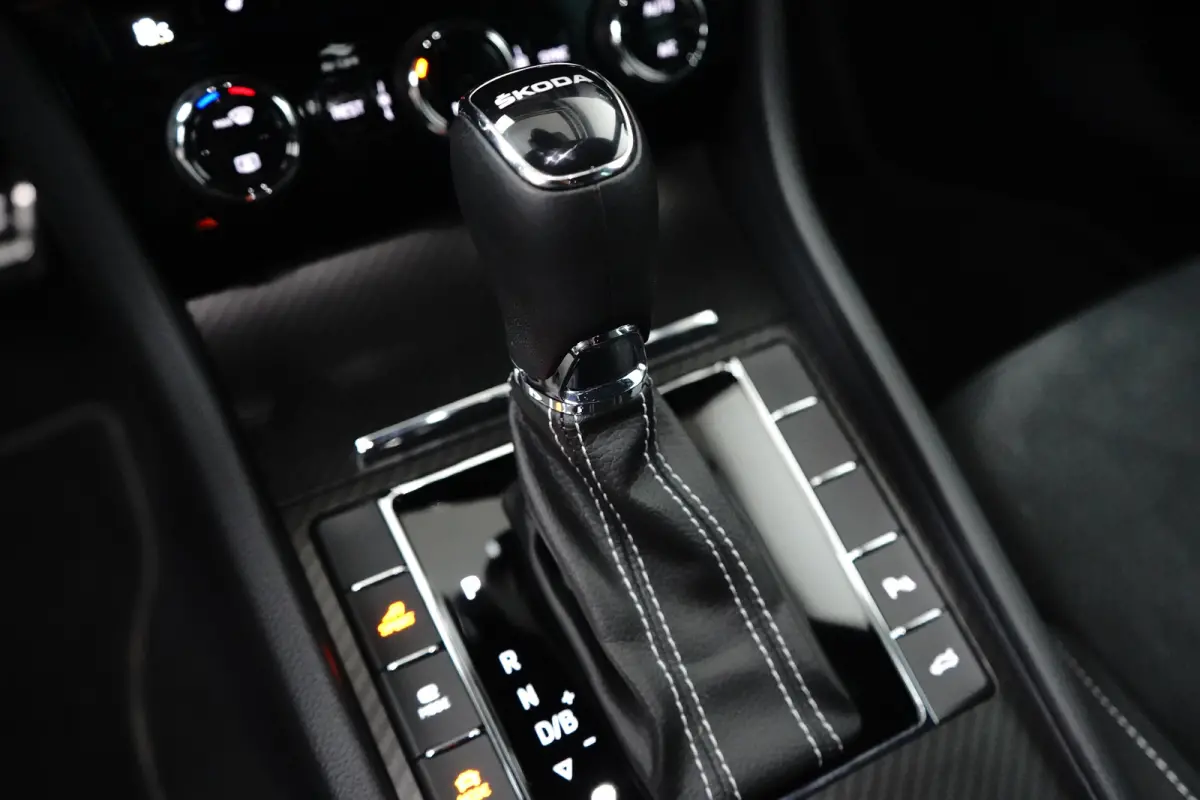 1.4 IV Sportline 204 pk 6-DSG | Achteruitrijcamera | Elektrische Stoelen | Apple Carplay |