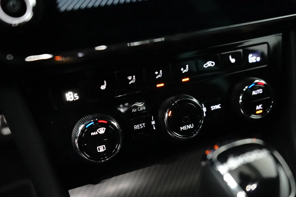1.4 IV Sportline 204 pk 6-DSG | Achteruitrijcamera | Elektrische Stoelen | Apple Carplay |
