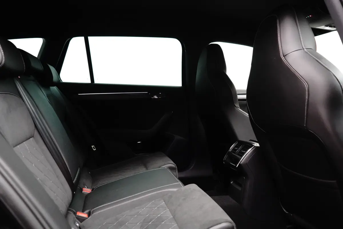 1.4 IV Sportline 204 pk 6-DSG | Achteruitrijcamera | Elektrische Stoelen | Apple Carplay |