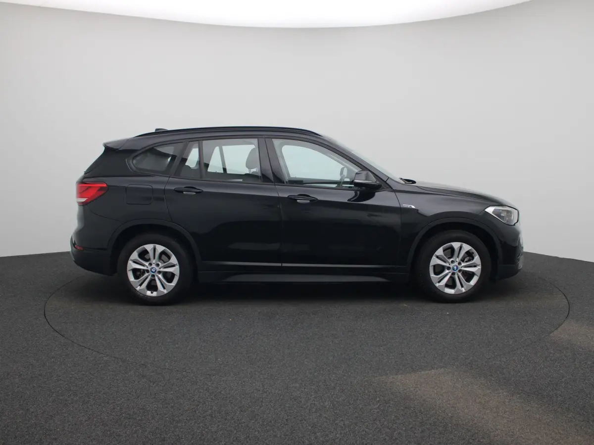 xDrive25e | Climate Control | Cruise Control | Navigatie | Achteruitcamera | Parkeersensoren | Lichtmetalen Velgen |