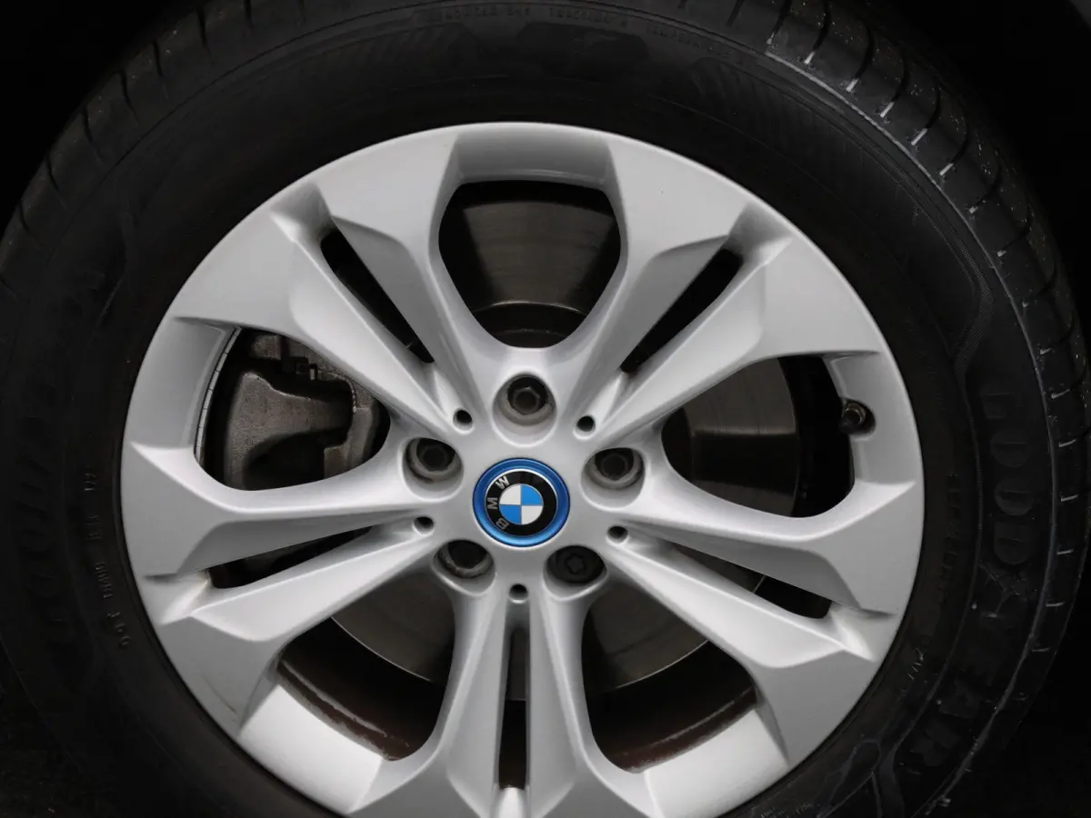 xDrive25e | Climate Control | Cruise Control | Navigatie | Achteruitcamera | Parkeersensoren | Lichtmetalen Velgen |