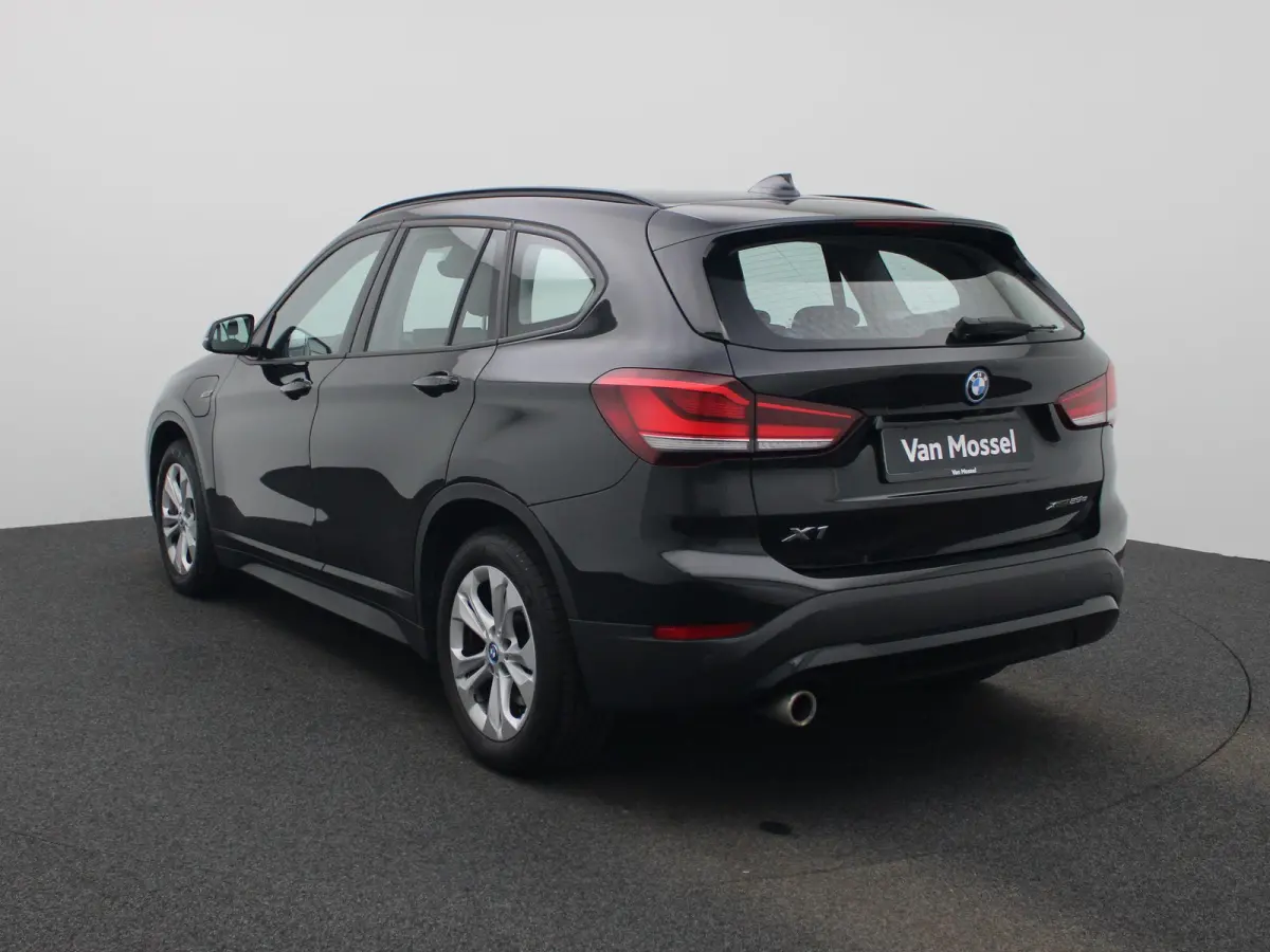 xDrive25e | Climate Control | Cruise Control | Navigatie | Achteruitcamera | Parkeersensoren | Lichtmetalen Velgen |