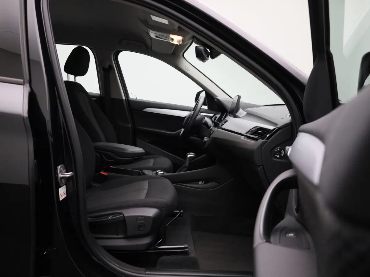 xDrive25e | Climate Control | Cruise Control | Navigatie | Achteruitcamera | Parkeersensoren | Lichtmetalen Velgen |