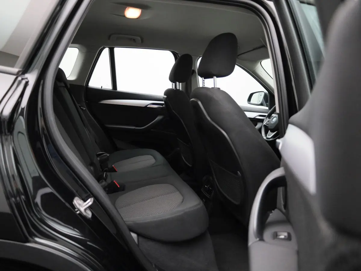 xDrive25e | Climate Control | Cruise Control | Navigatie | Achteruitcamera | Parkeersensoren | Lichtmetalen Velgen |