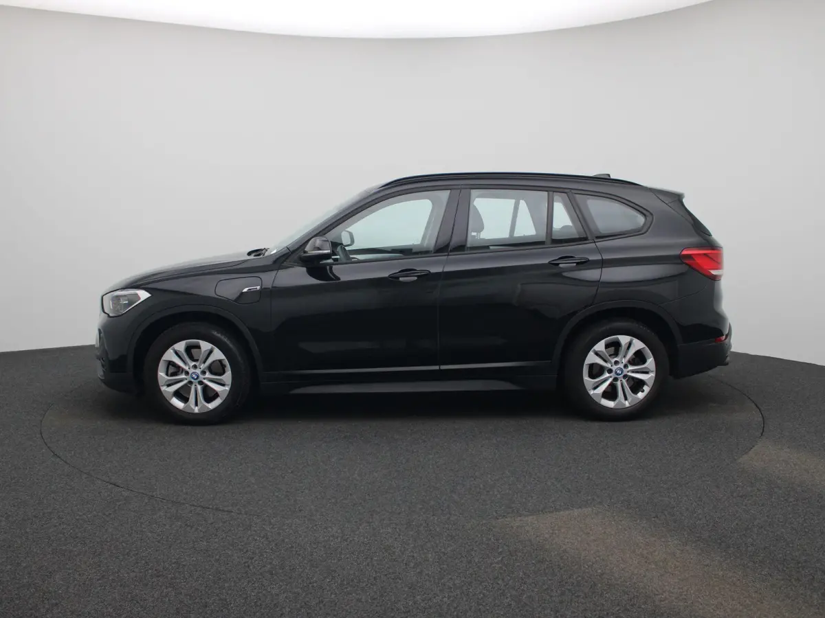 xDrive25e | Climate Control | Cruise Control | Navigatie | Achteruitcamera | Parkeersensoren | Lichtmetalen Velgen |