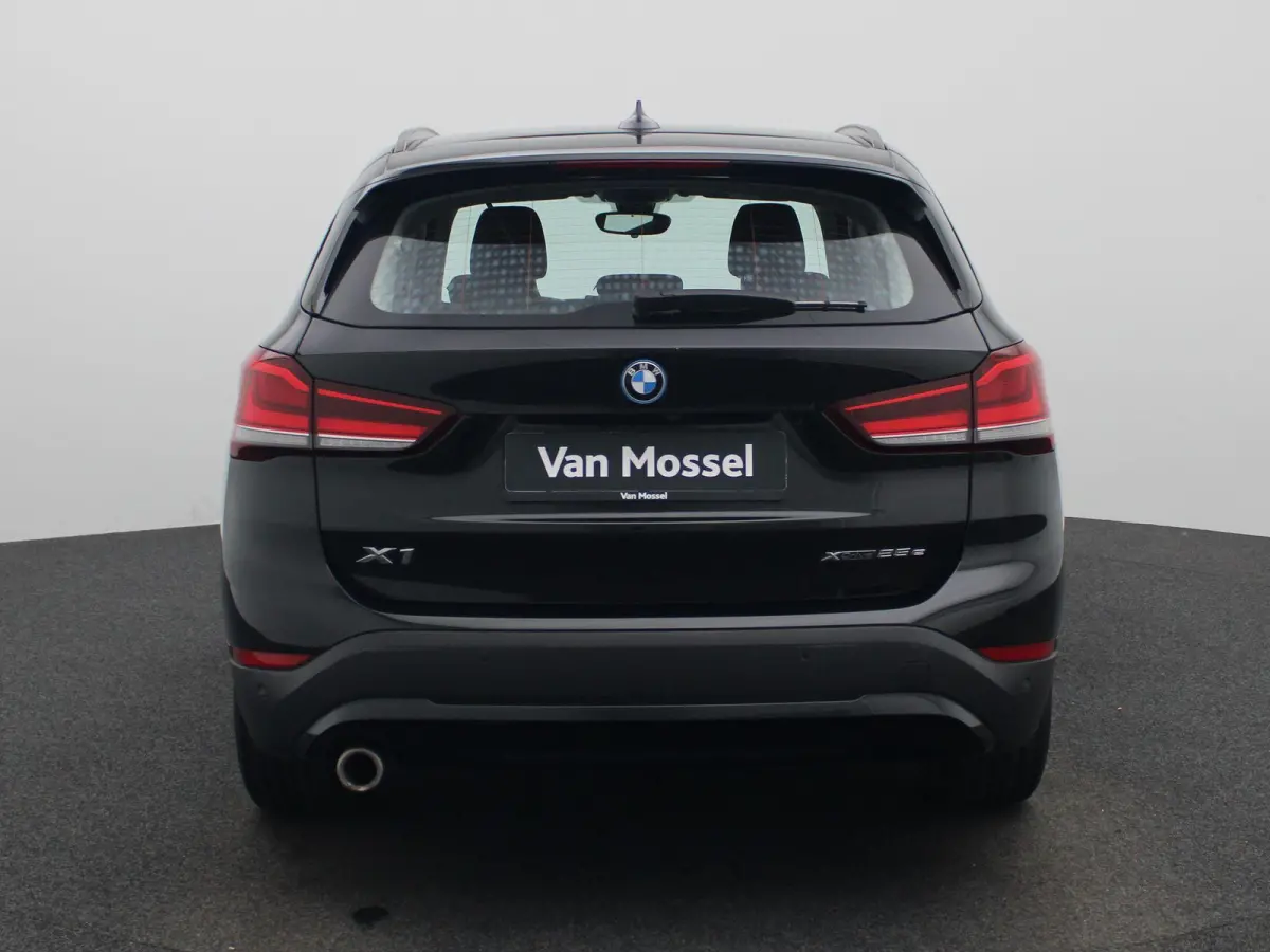 xDrive25e | Climate Control | Cruise Control | Navigatie | Achteruitcamera | Parkeersensoren | Lichtmetalen Velgen |