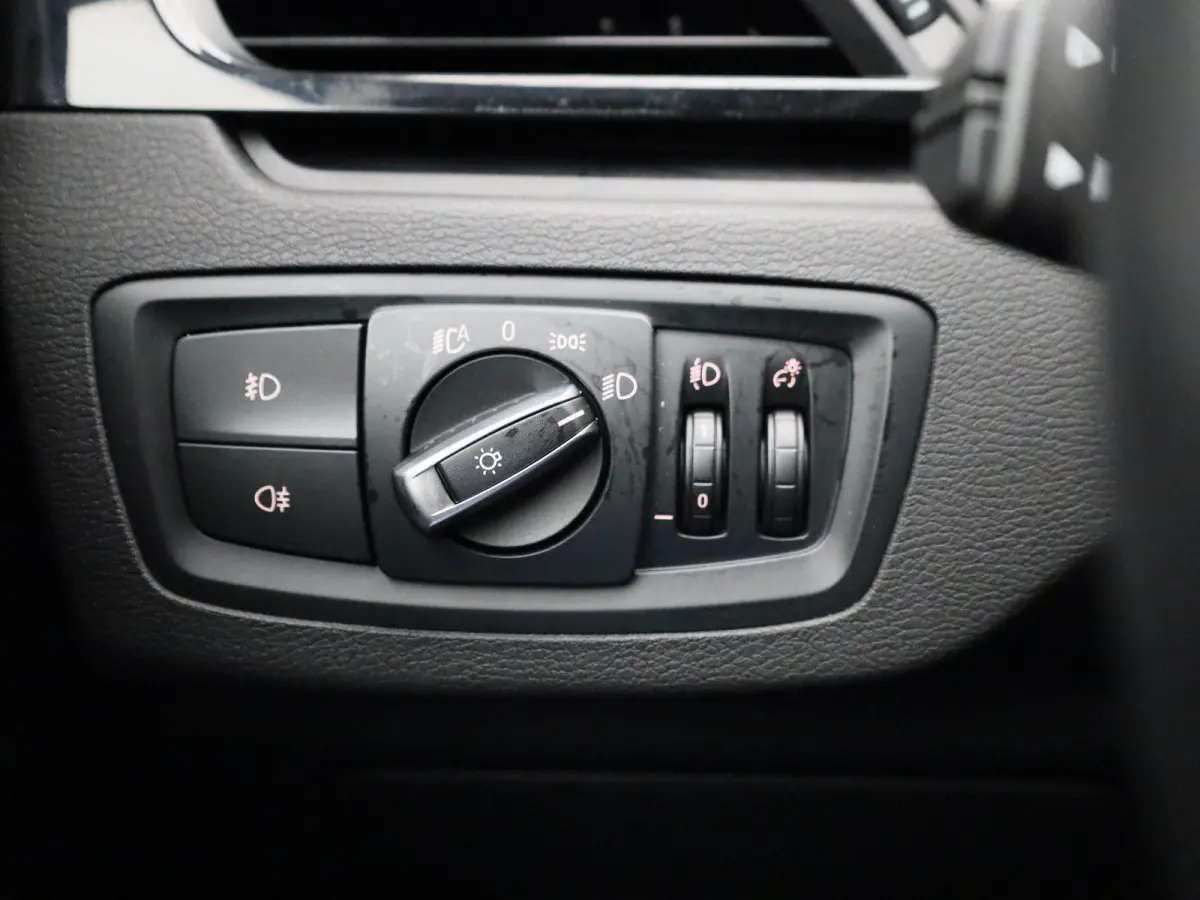 xDrive25e | Climate Control | Cruise Control | Navigatie | Achteruitcamera | Parkeersensoren | Lichtmetalen Velgen |