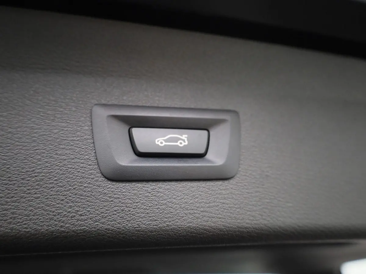 xDrive25e | Climate Control | Cruise Control | Navigatie | Achteruitcamera | Parkeersensoren | Lichtmetalen Velgen |