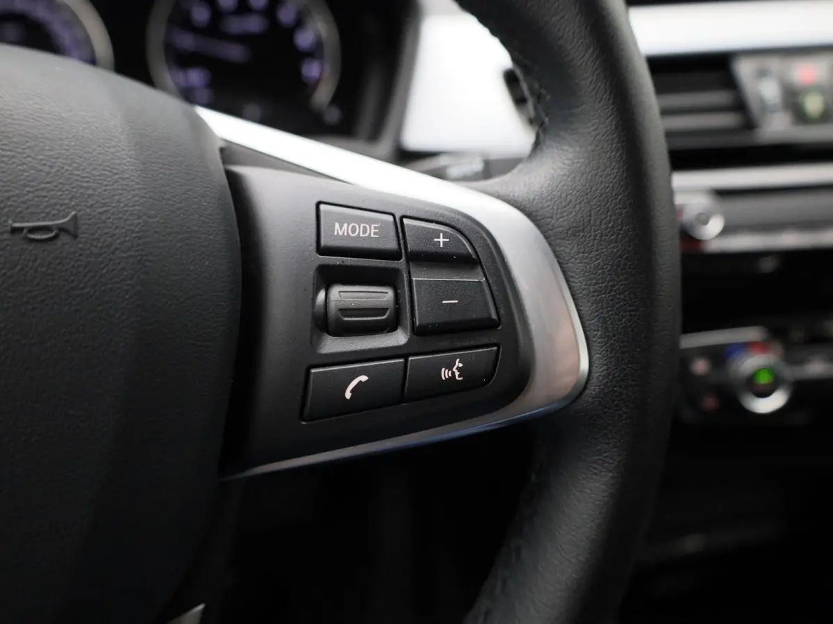 xDrive25e | Climate Control | Cruise Control | Navigatie | Achteruitcamera | Parkeersensoren | Lichtmetalen Velgen |