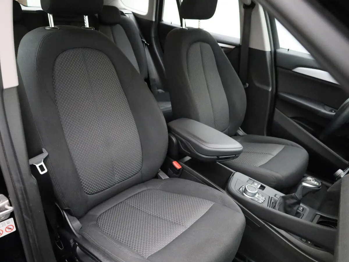 xDrive25e | Climate Control | Cruise Control | Navigatie | Achteruitcamera | Parkeersensoren | Lichtmetalen Velgen |