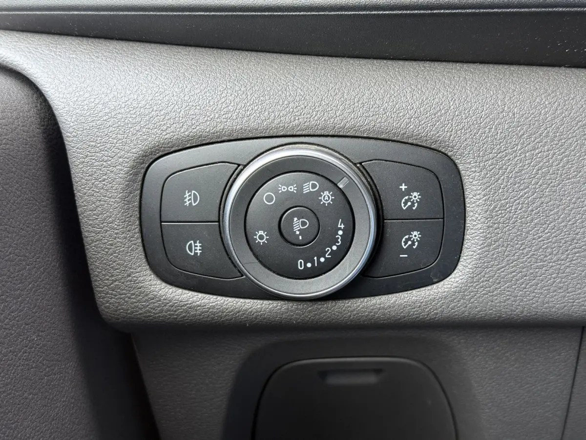 320 2.0 TDCI L2H1 Limited DC | ZB-Edition | Vol opties! | 1e Eig | NL-auto | Dealer OH