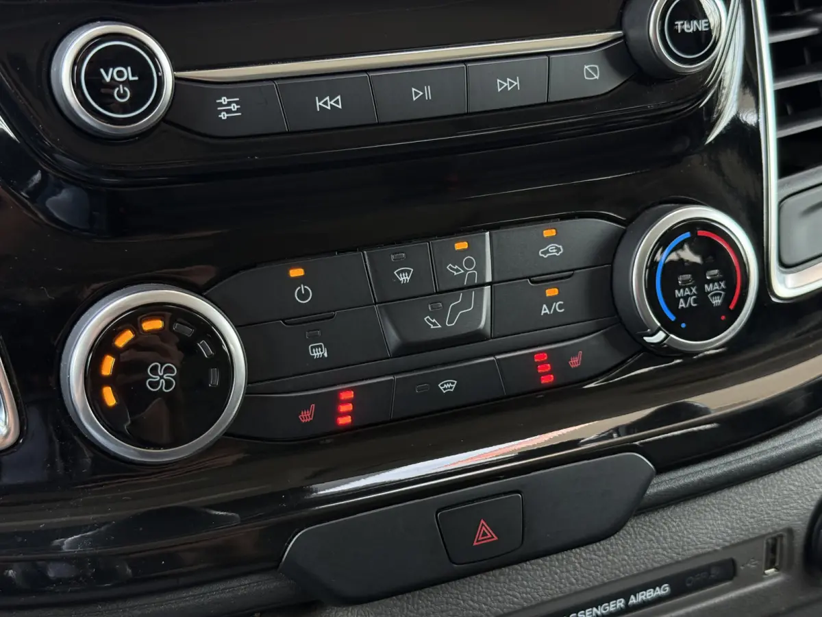 320 2.0 TDCI L2H1 Limited DC | ZB-Edition | Vol opties! | 1e Eig | NL-auto | Dealer OH