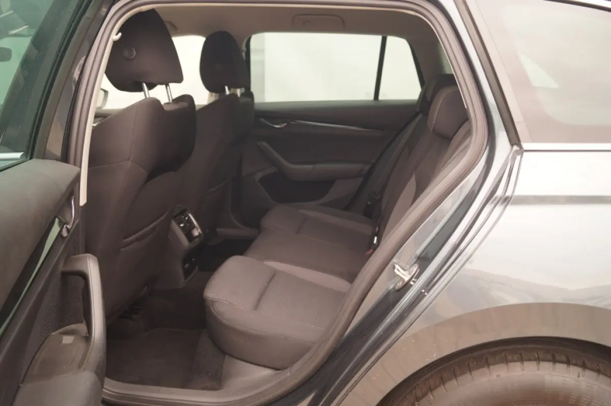 2.0 TDI 115pk Ambition -NAVI-ECC-PDC-