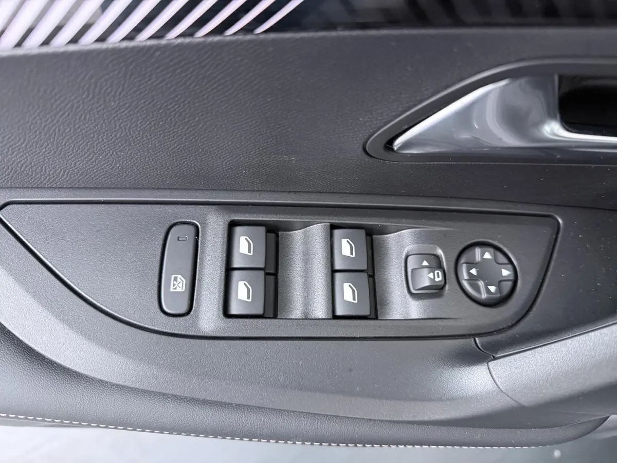 1.2 PureTech 130 Allure | AUTOMAAT | Adapt. Cruise | Trekhaak |