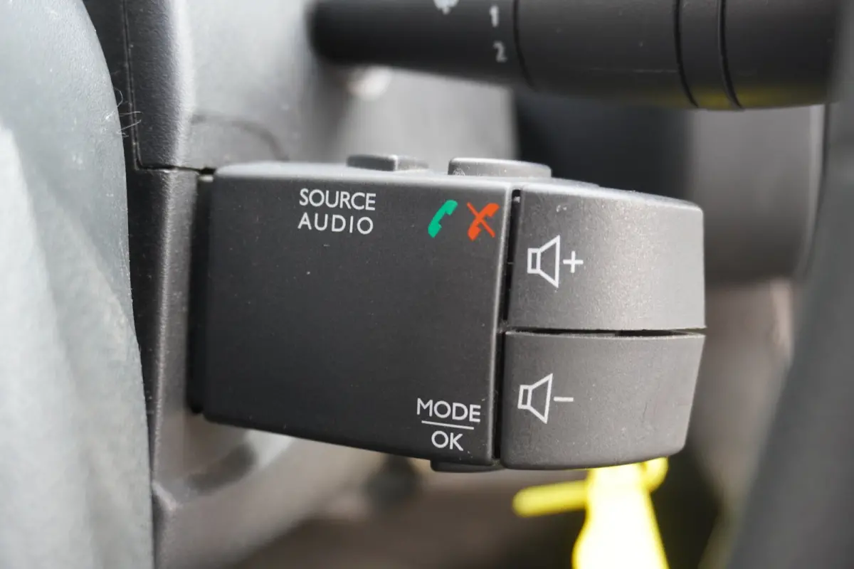 1.6 MJ 125PK L2 Dubbele Cabine EURO 6 - Airco - Navi - Cruise - € 12.499,- Excl.