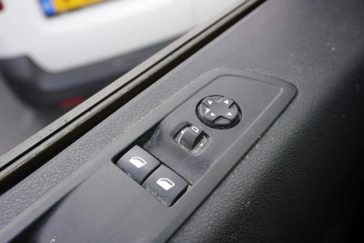 1.5 BlueHDi 120PK L2 EURO 6 - Airco - PDC - Cruise - € 21.950,- Excl.
