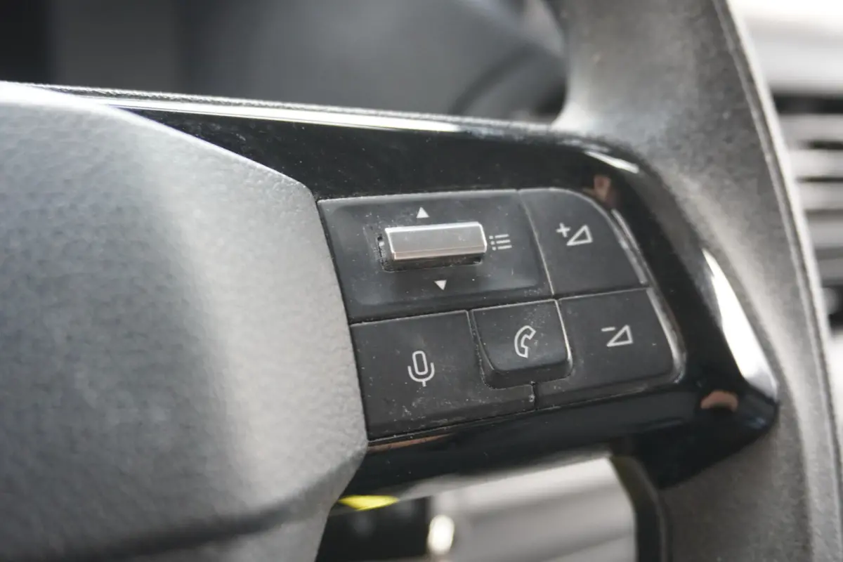1.5 BlueHDi 120PK L2 EURO 6 - Airco - PDC - Cruise - € 21.950,- Excl.