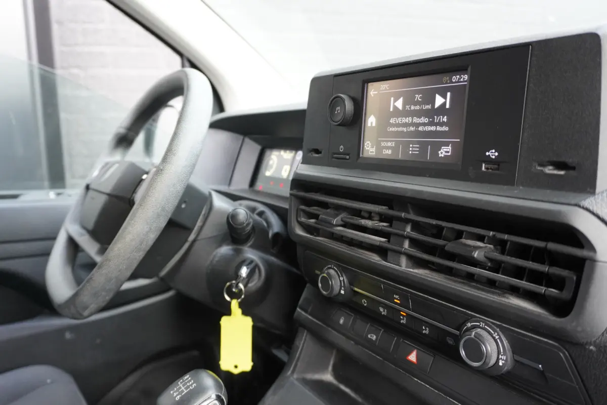 1.5 BlueHDi 120PK L2 EURO 6 - Airco - PDC - Cruise - € 21.950,- Excl.