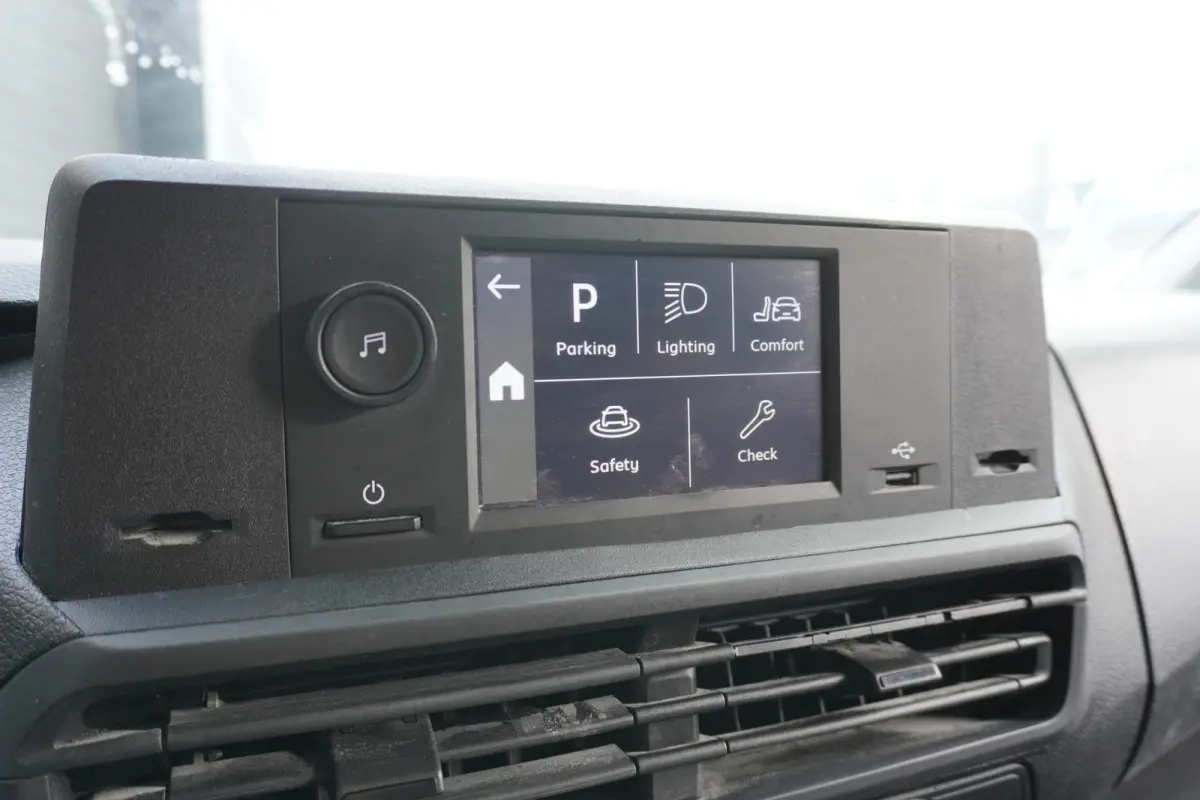 1.5 BlueHDi 120PK L2 EURO 6 - Airco - PDC - Cruise - € 21.950,- Excl.