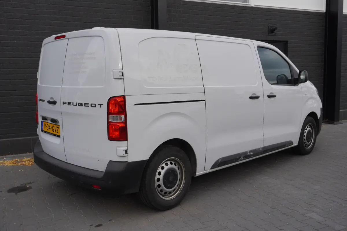 1.5 BlueHDi 120PK L2 EURO 6 - Airco - PDC - Cruise - € 21.950,- Excl.