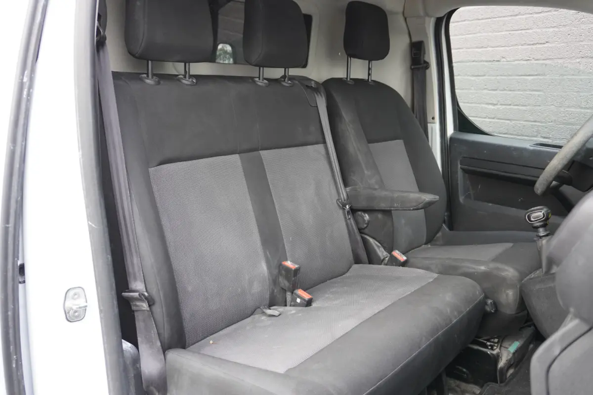 1.5 BlueHDi 120PK L2 EURO 6 - Airco - PDC - Cruise - € 21.950,- Excl.