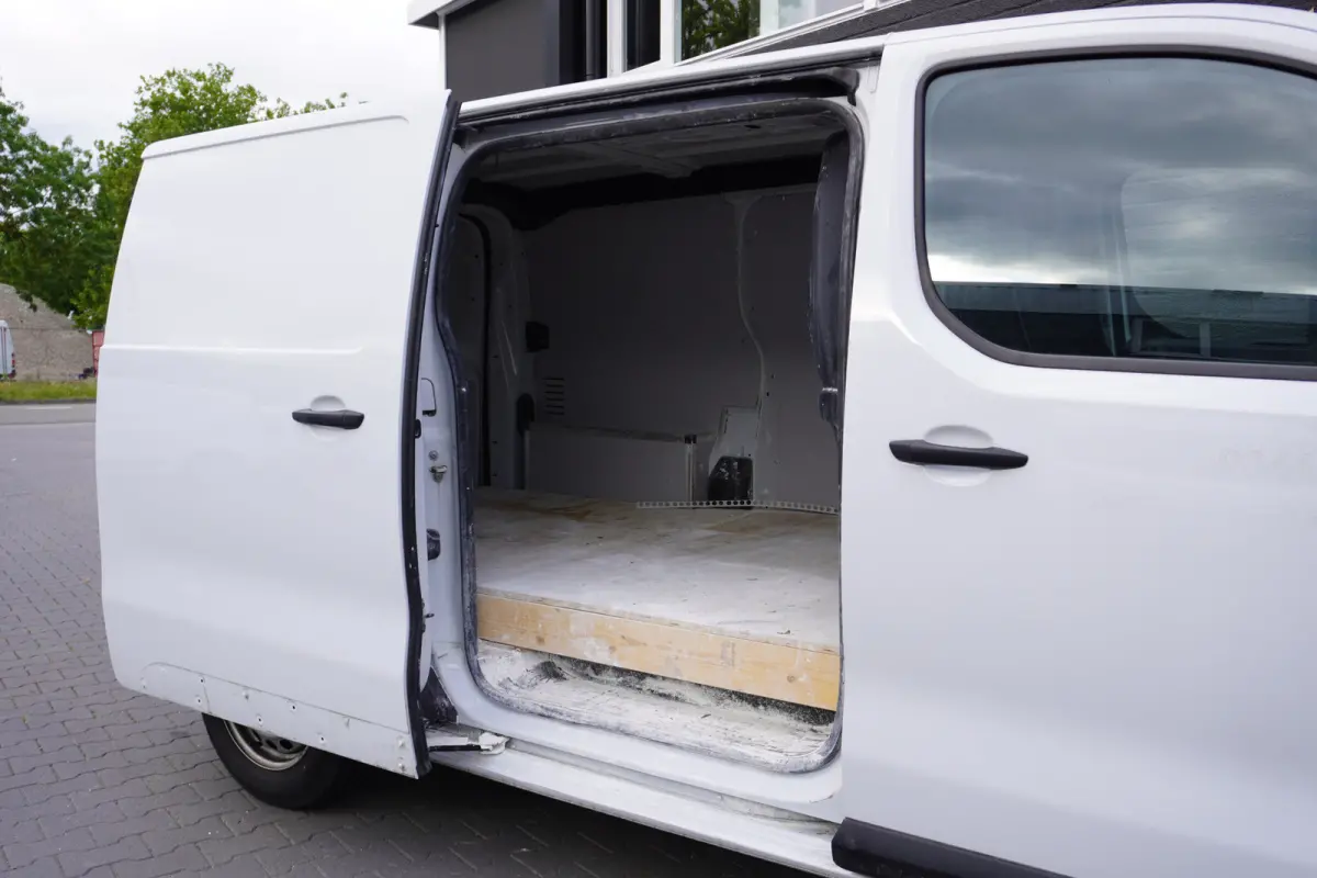 1.5 BlueHDi 120PK L2 EURO 6 - Airco - PDC - Cruise - € 21.950,- Excl.