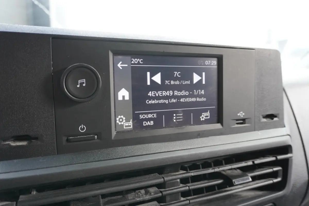 1.5 BlueHDi 120PK L2 EURO 6 - Airco - PDC - Cruise - € 21.950,- Excl.