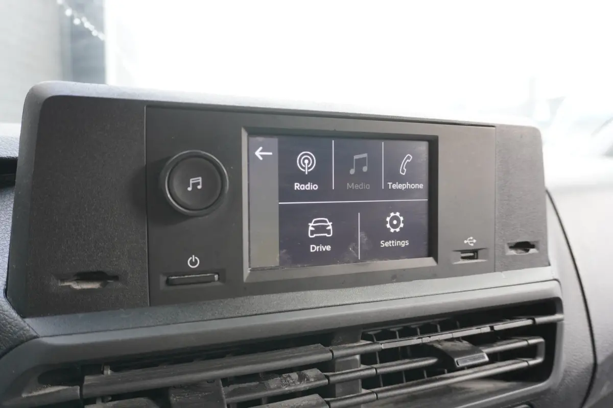 1.5 BlueHDi 120PK L2 EURO 6 - Airco - PDC - Cruise - € 21.950,- Excl.