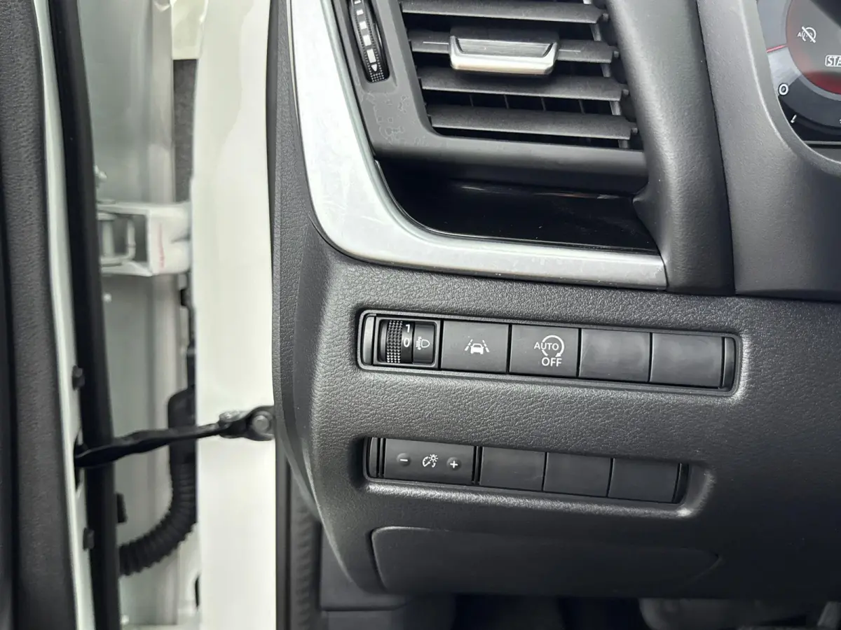 1.3 MHEV Xtronic N-Connecta | PANORAMADAK | 360 CAMERA | DIGITAAL DASHBOARD | DODEHOEK DETECTIE | CLIMATE CONTROL | PARKEERSENSOREN |
