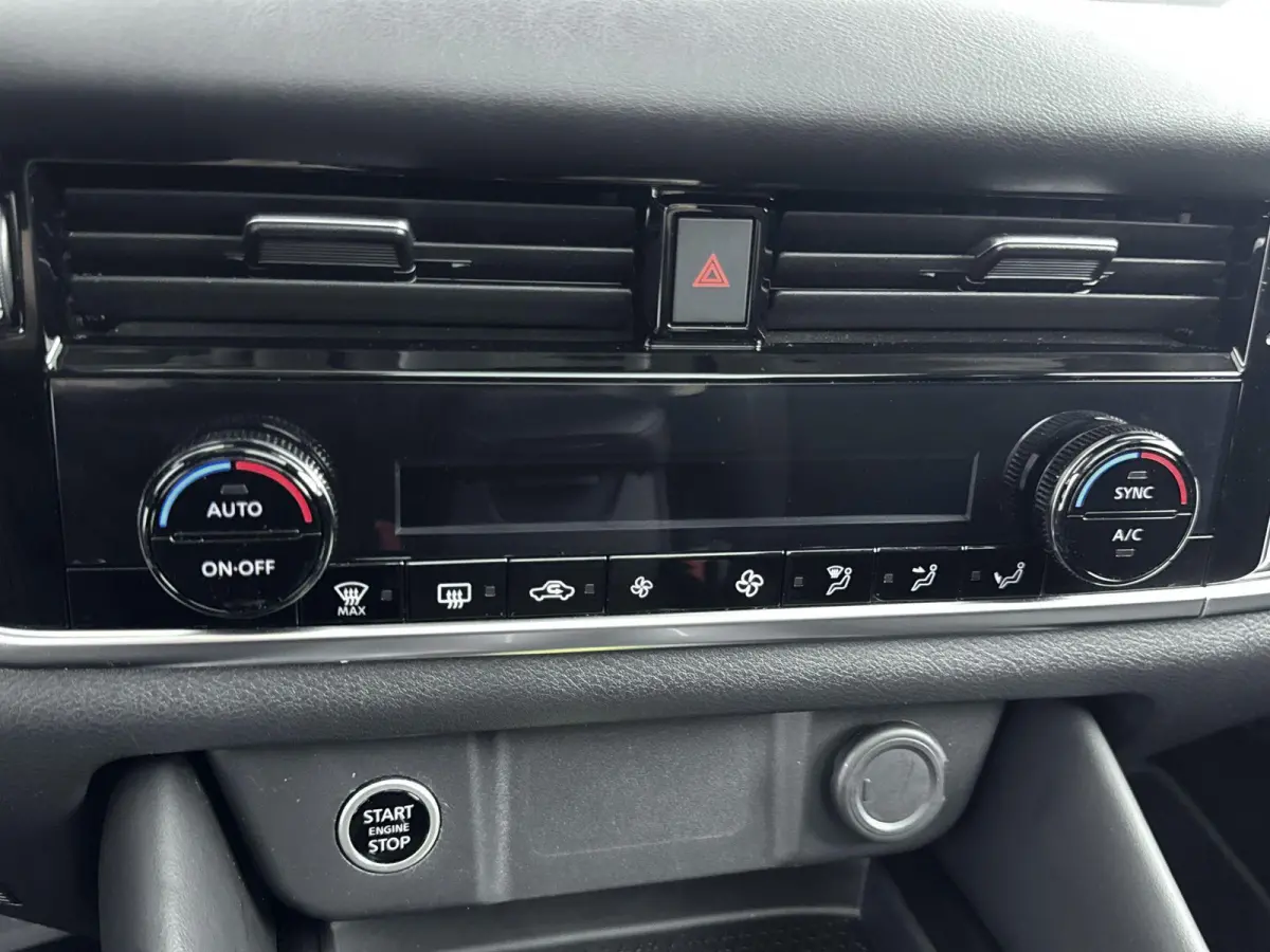 1.3 MHEV Xtronic N-Connecta | PANORAMADAK | 360 CAMERA | DIGITAAL DASHBOARD | DODEHOEK DETECTIE | CLIMATE CONTROL | PARKEERSENSOREN |
