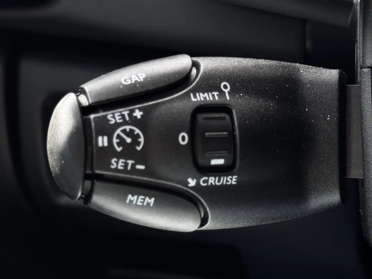 1.2 Hybrid 136 Max | Stoelverwarming | Camera | Adaptive Cruise | Virtual Cockpit