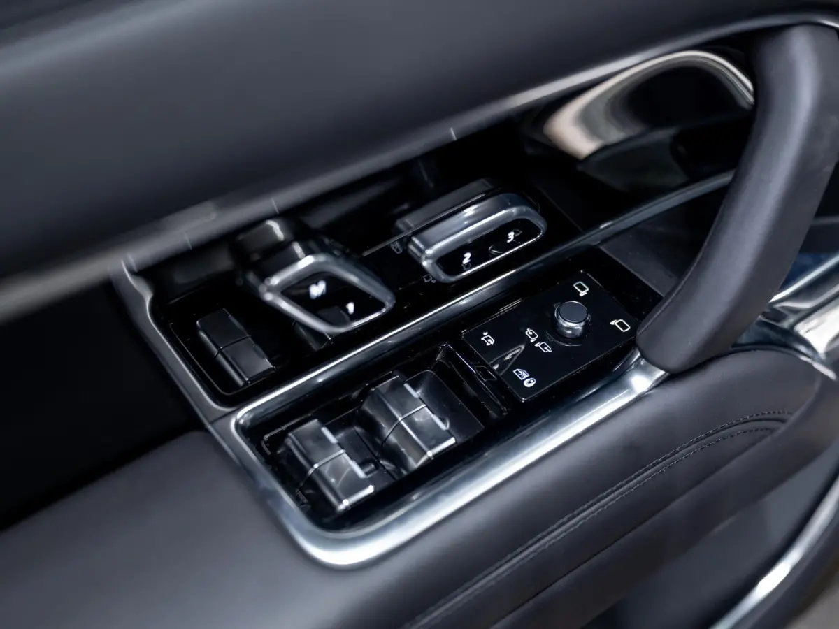 3.0 P550e Autobiography PHEV | Shadow Pack | Trekhaak | Koelbox | Leder Hemel |