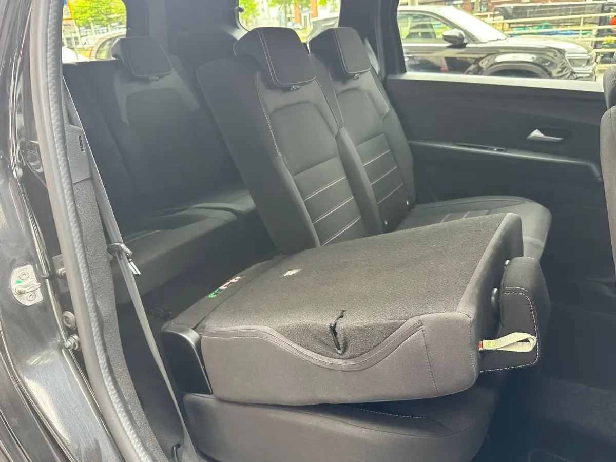 1.0 TCe 110 Expression 7 Pers Navi Camera Carplay PDC