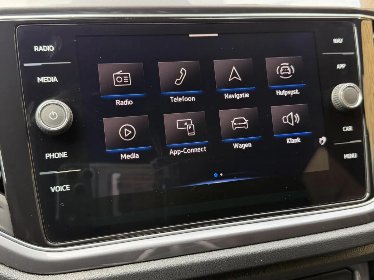 1.5 TSI Sport Business R-line Automaat | LED verlichting | Stoelverwarming | Achteruitrijcamera | Digitale cockpit | Apple CarPlay/Android Auto | Climate control | Cruise control adaptief | 