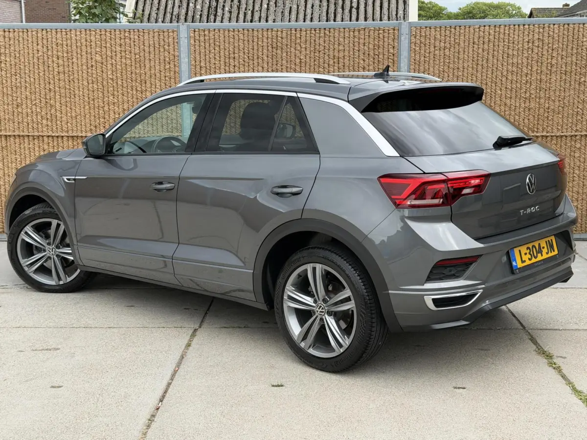1.5 TSI Sport Business R-line Automaat | LED verlichting | Stoelverwarming | Achteruitrijcamera | Digitale cockpit | Apple CarPlay/Android Auto | Climate control | Cruise control adaptief | 
