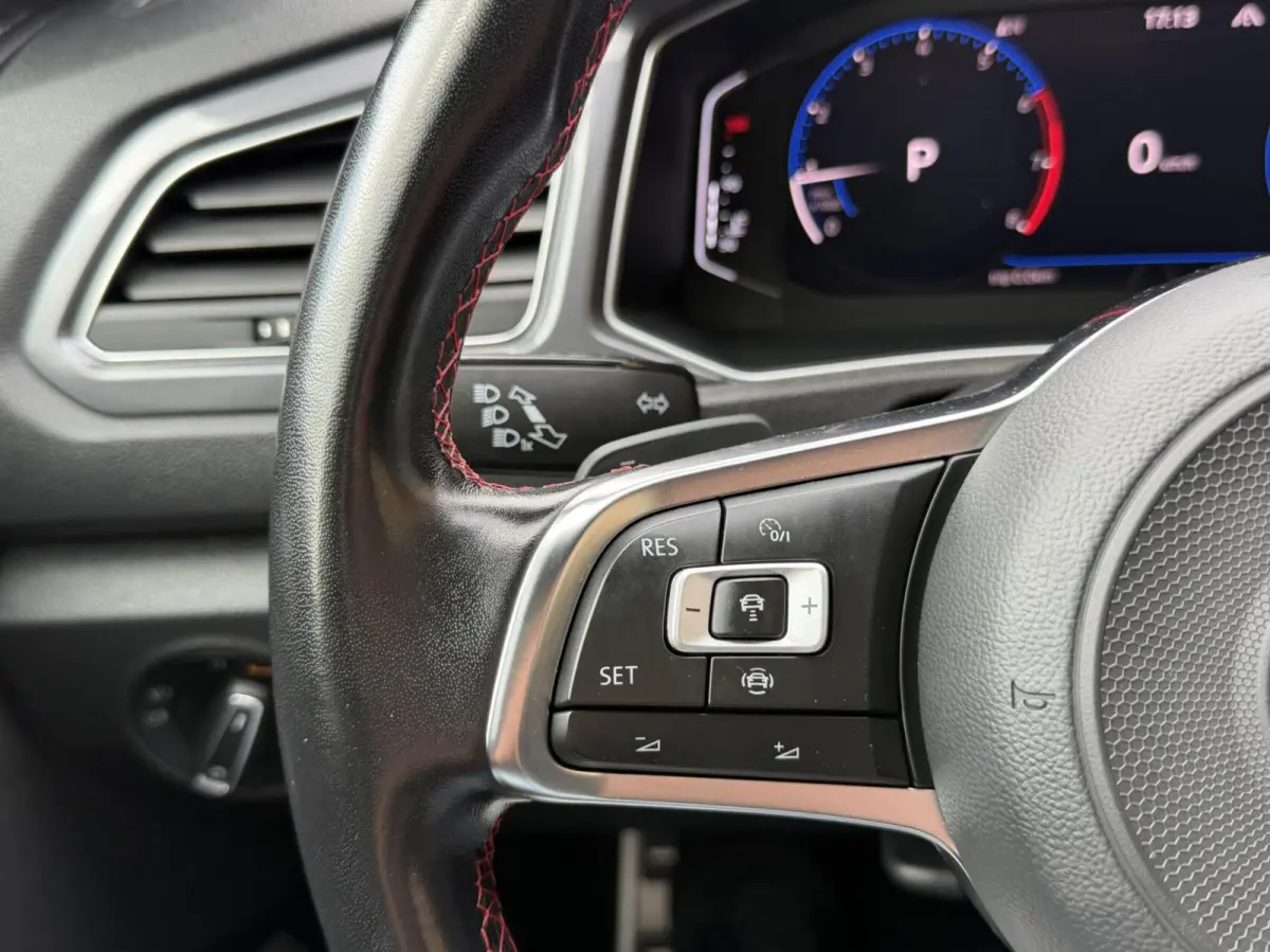 1.5 TSI Sport Business R-line Automaat | LED verlichting | Stoelverwarming | Achteruitrijcamera | Digitale cockpit | Apple CarPlay/Android Auto | Climate control | Cruise control adaptief | 
