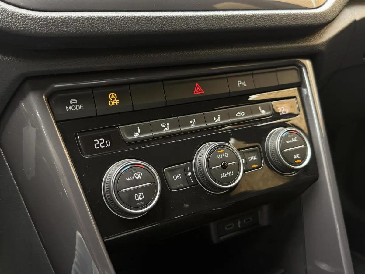 1.5 TSI Sport Business R-line Automaat | LED verlichting | Stoelverwarming | Achteruitrijcamera | Digitale cockpit | Apple CarPlay/Android Auto | Climate control | Cruise control adaptief | 