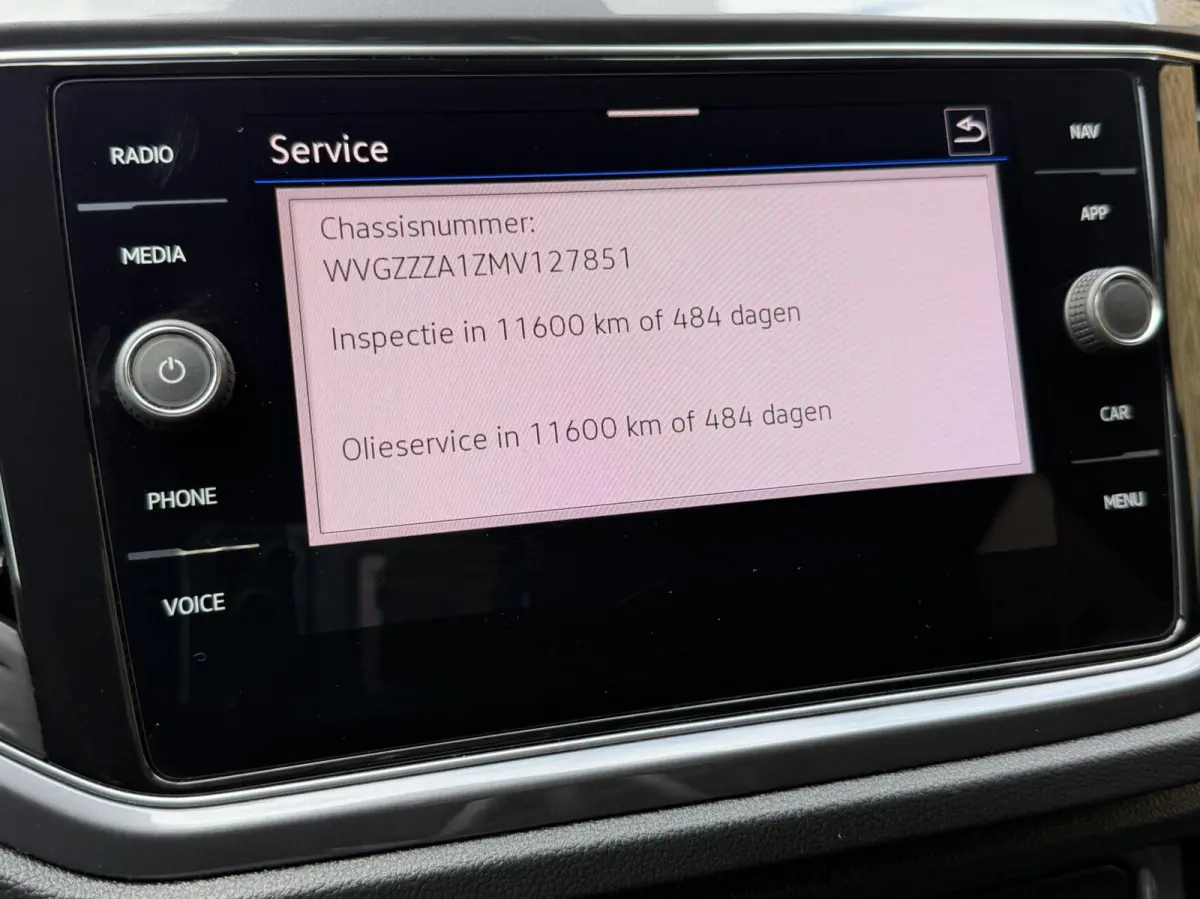 1.5 TSI Sport Business R-line Automaat | LED verlichting | Stoelverwarming | Achteruitrijcamera | Digitale cockpit | Apple CarPlay/Android Auto | Climate control | Cruise control adaptief | 
