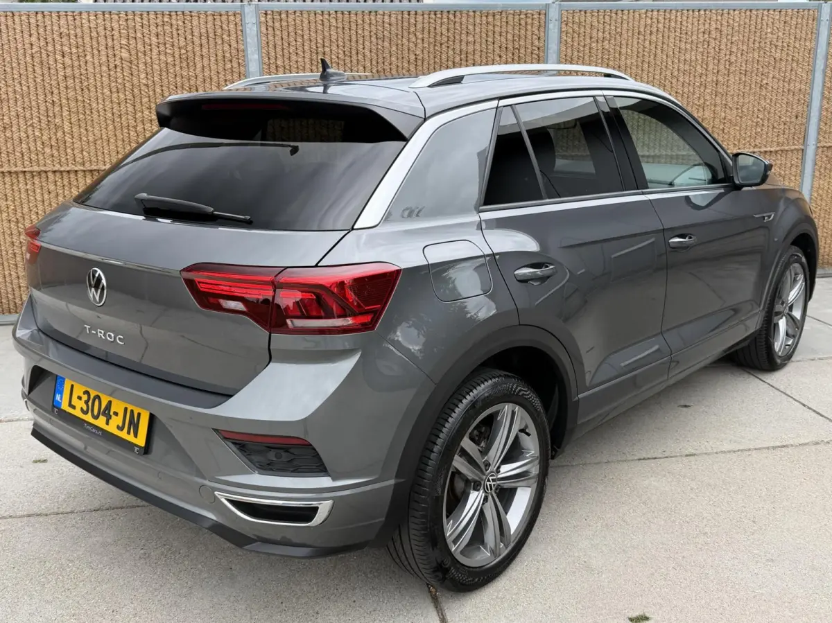 1.5 TSI Sport Business R-line Automaat | LED verlichting | Stoelverwarming | Achteruitrijcamera | Digitale cockpit | Apple CarPlay/Android Auto | Climate control | Cruise control adaptief | 